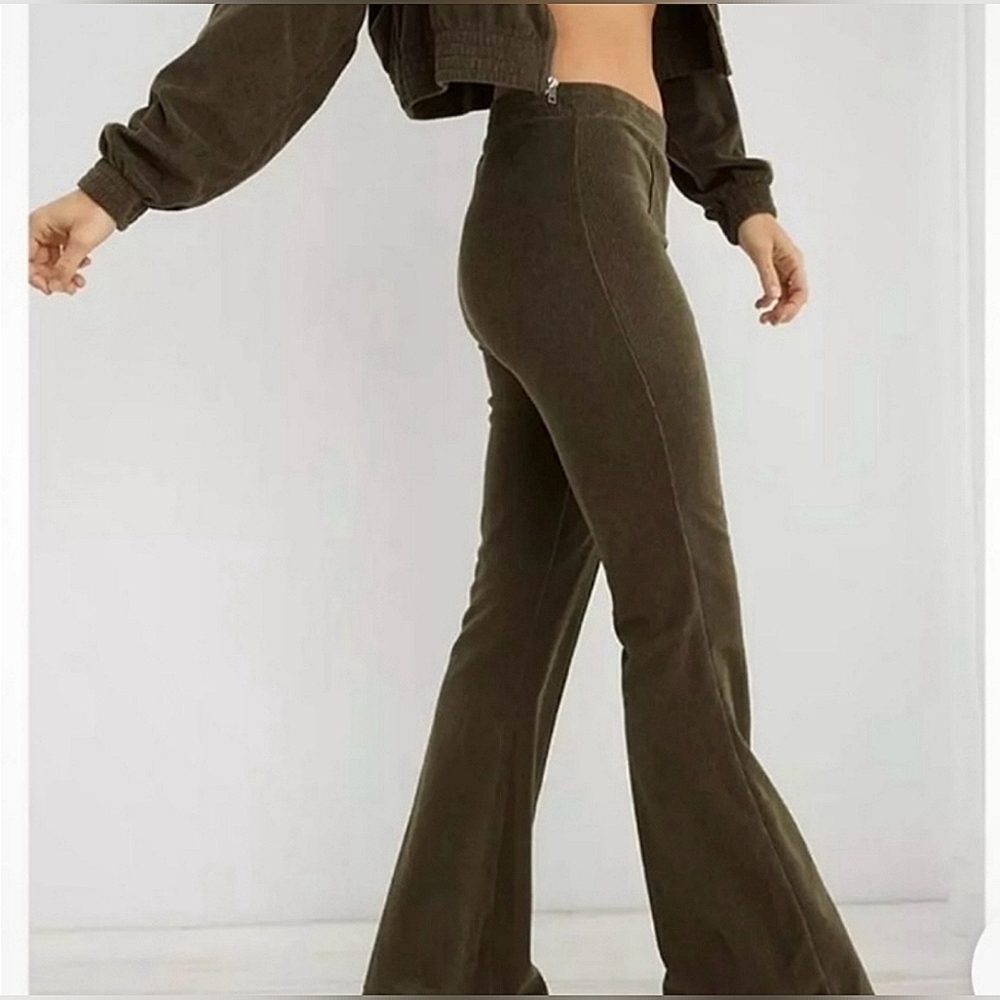 Aerie Groove On Velour Rib Flared High Rise Pants, Olive Green - Size XL